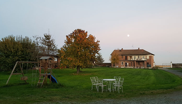 Cascina Oschiena at sunset